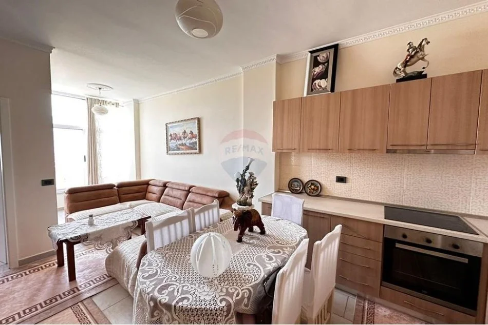 Tirane, jepet me qera apartament 2+1 , 80 m² 500 € (Rruga Selita e Vjeter - Kopshti Botanik)