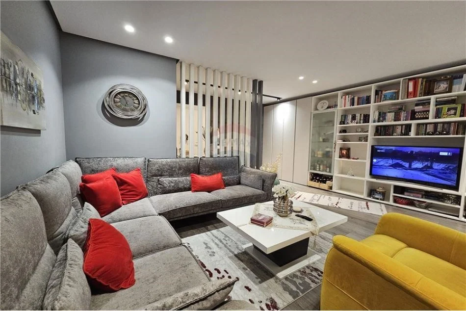 Tirane, shitet apartament 2+1 , 105 m² (Apartament 2+1+2 per shitje, Pallati me Shigjeta!)