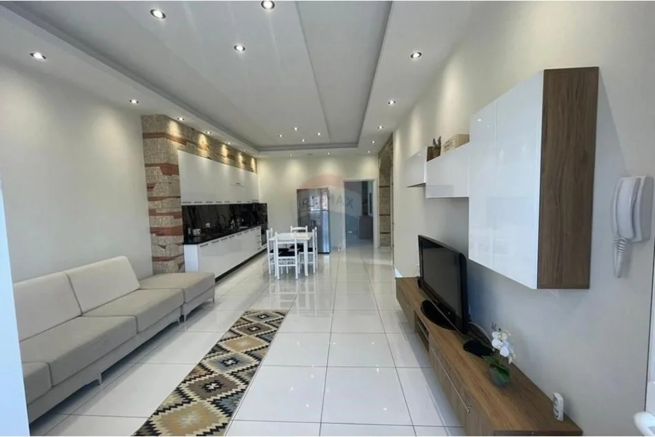 Tirane, jepet me qera 2+1 Kati 3, 100 m² 550 € (Apartament 2+1 me qira)