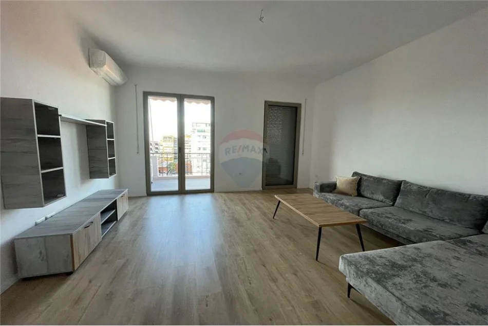 Tirane, jepet me qera apartament 2+1+Aneks+Ballkon , 116 m² 850 € (Rruga e Kavajes - Kompleksi Delijorgji)