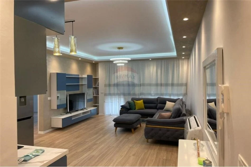 Shqiperi, jepet me qera apartament 2+1 Kati 4, 110 m² 800 € (Apartament 2+1+2 me qera ne Don Bosko)