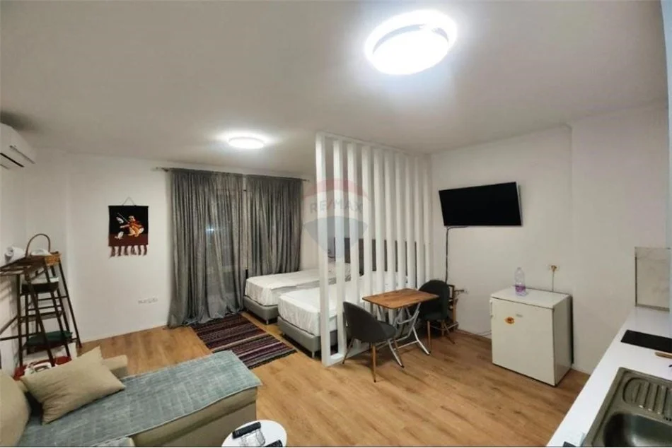 Tirane, jepet me qera apartament 1+1 Kati 1, 44 m² 450 € (Jepet me qira GARSONIERE E MOBILUAR, OXHAKU)