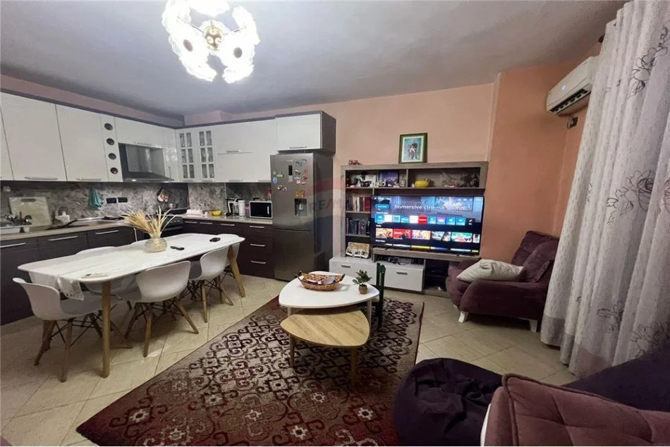 Tirane, shitet apartament 2+1 Kati 2, 85 m² 116.000 € (Rruga 5 Maji - Tregu i Madh)