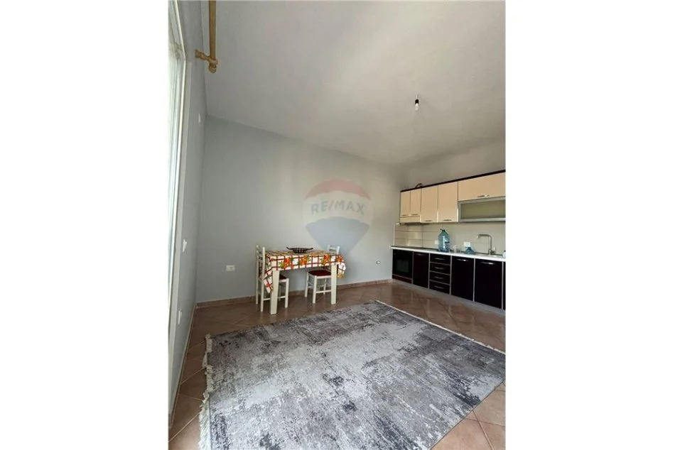 Tirane, jepet me qera apartament 2+1 Kati 7, 110 m² 450 € (Yzberisht)