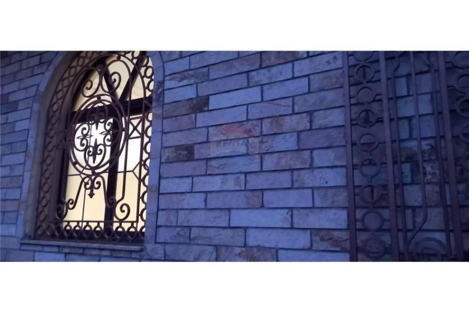 Tirane, shitet zyre Kati 0, 170 m² 479.600 € (Ambjent Komercial ne Shitje)