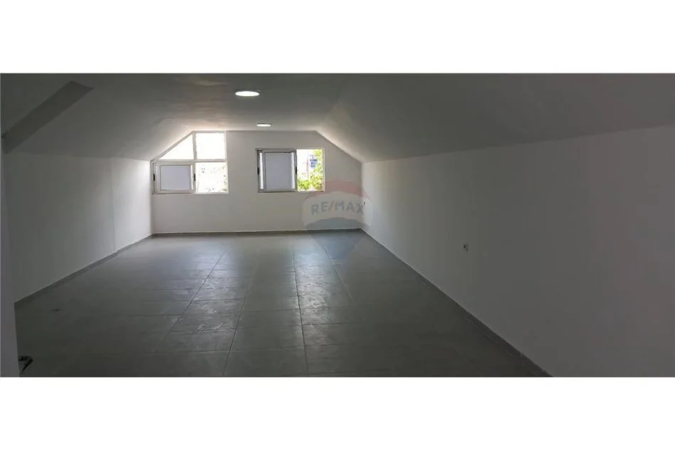 Tirane, shitet ambjent biznesi Kati 2, 141 m² 170.000 € (SHITET AMBIENT BIZNESI TEK RRUGA E DIBRES!)