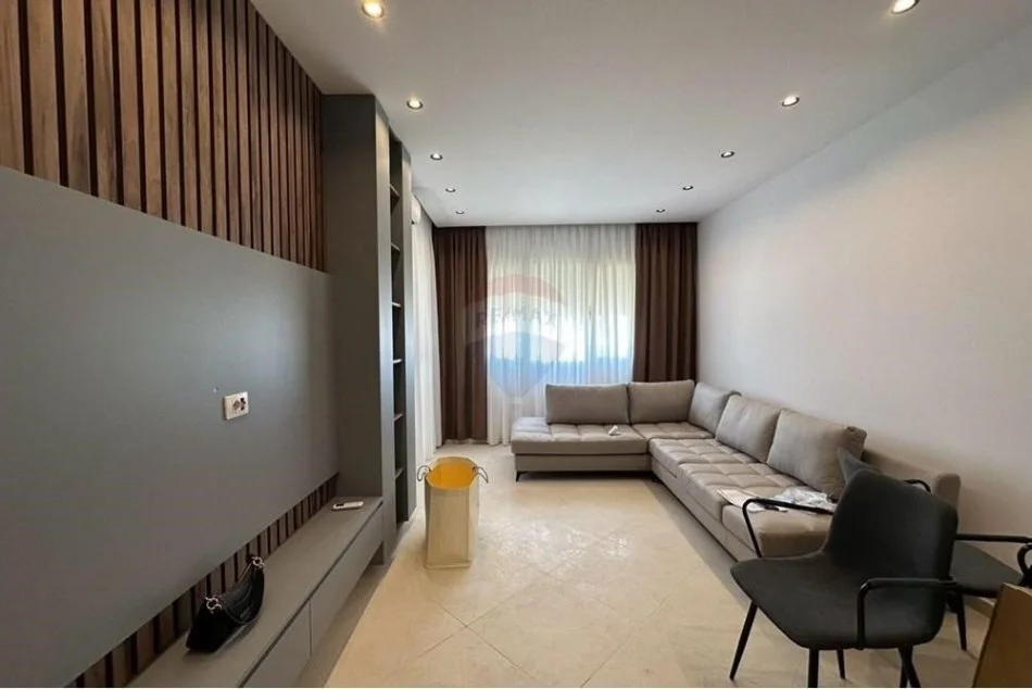 Tirane, jepet me qera apartament 2+1 , 90 m² 550 € (APARTAMENT 2+1+2 ME QIRA NE ASTIR, PRANE WELL)