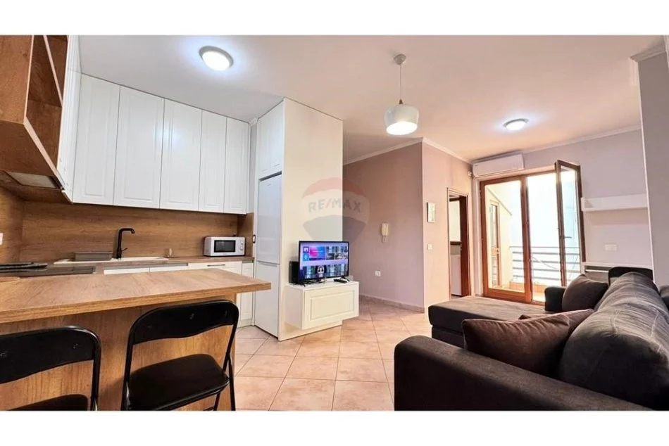 Tirane, jepet me qera apartament 1+1 , 65 m² 520 € (Apartament 1+1 per qira tek Stacioni i Trenit!)