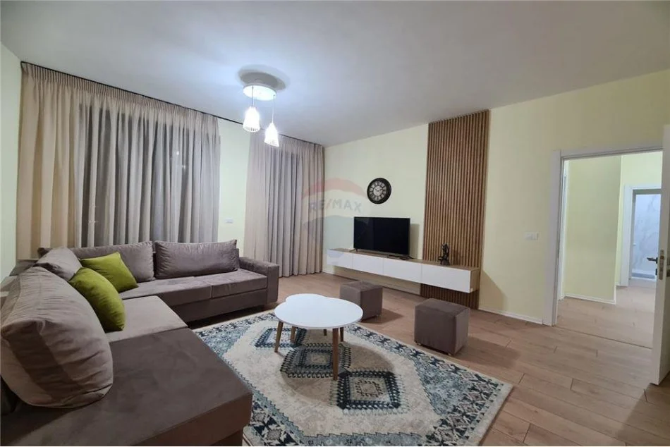 Tirane, jepet me qera apartament 2+1 Kati 5, 1.000 € (Rruga Skenderbeg)