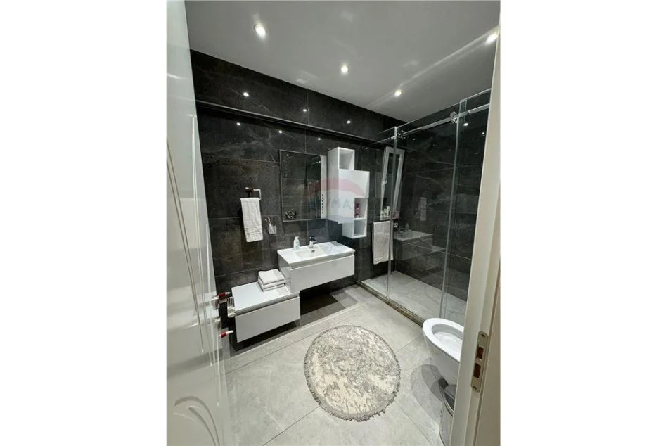 Tirane, jepet me qera 2+1+Ballkon Kati 3, 97 m² 1.100 € (Liqeni i Thate)