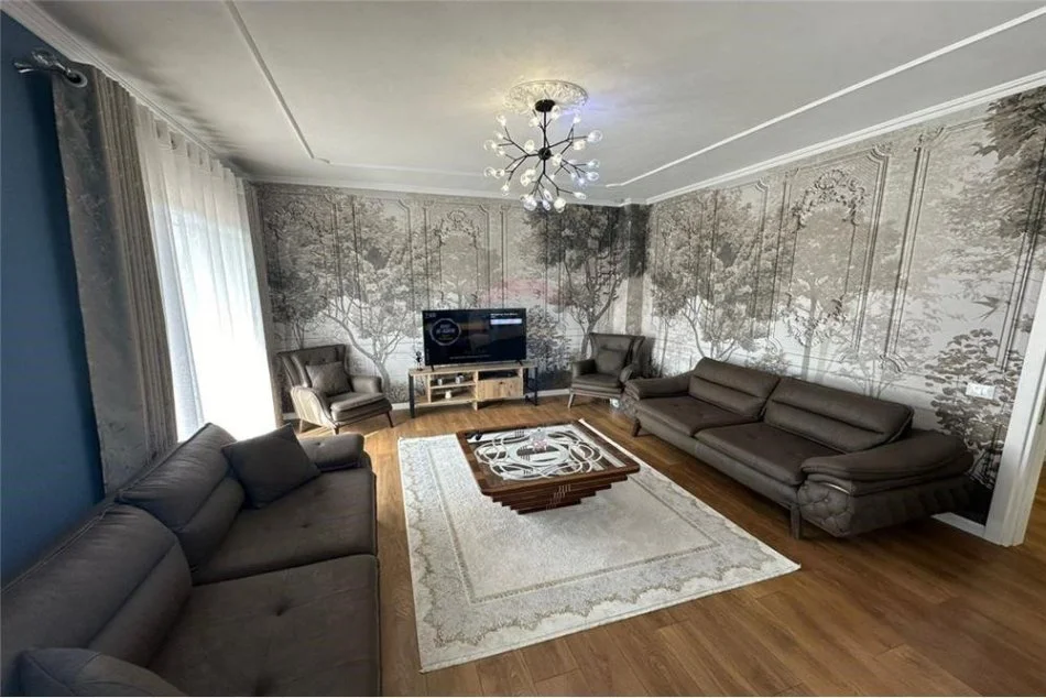 Tirane, shitet apartament 2+1 Kati 2, 122 m² 210.000 € (APARTAMENT 2+1 PER SHITJE TEK KOPSHTI BOTANIK)