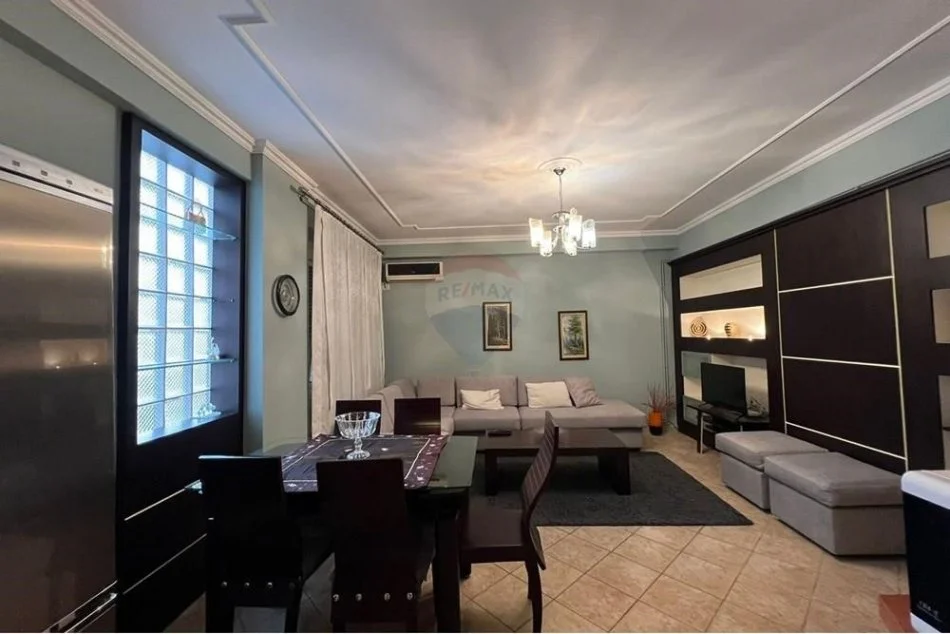 Tirane, jepet me qera apartament 2+1 , 90 m² 700 € (Apartament 2+1 per qira tek Sheshi Wilson!)