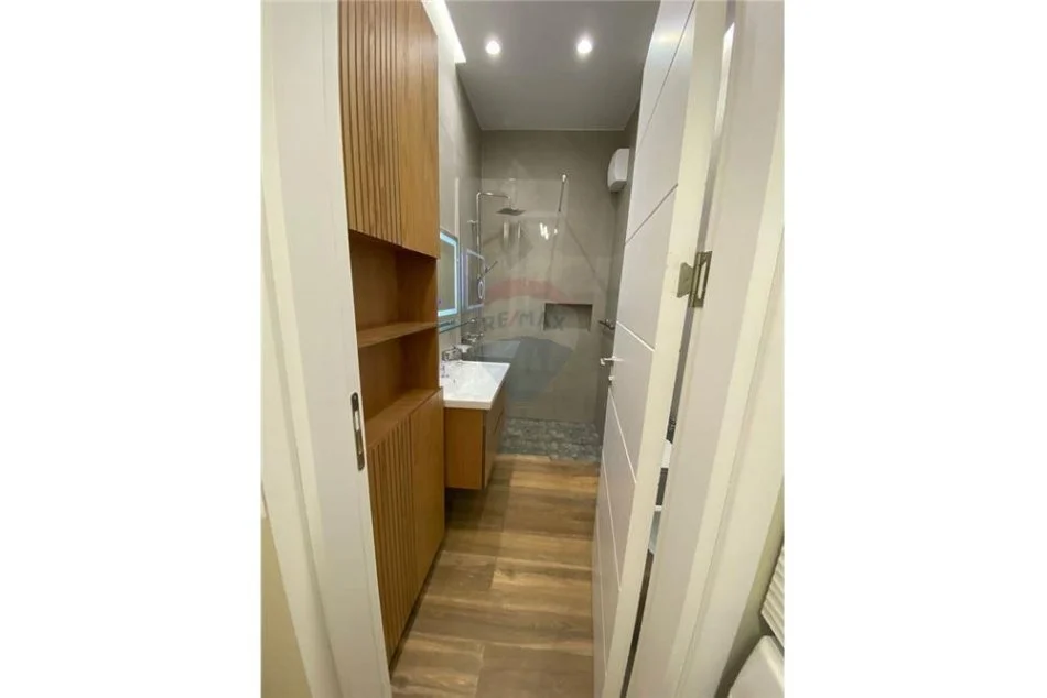 Tirane, jepet me qera 1+1+Ballkon Kati 6, 70 m² 800 € (rruga e Kavajes)
