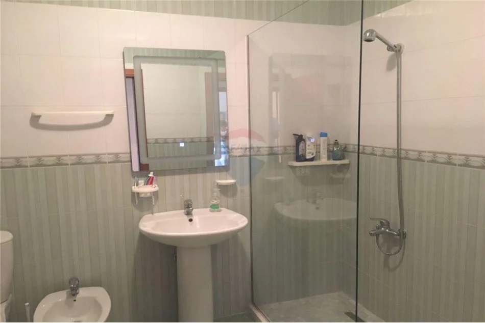 Tirane, jepet me qera 1+1+Ballkon Kati 8, 70 m² 550 € (Medar Shtylla)