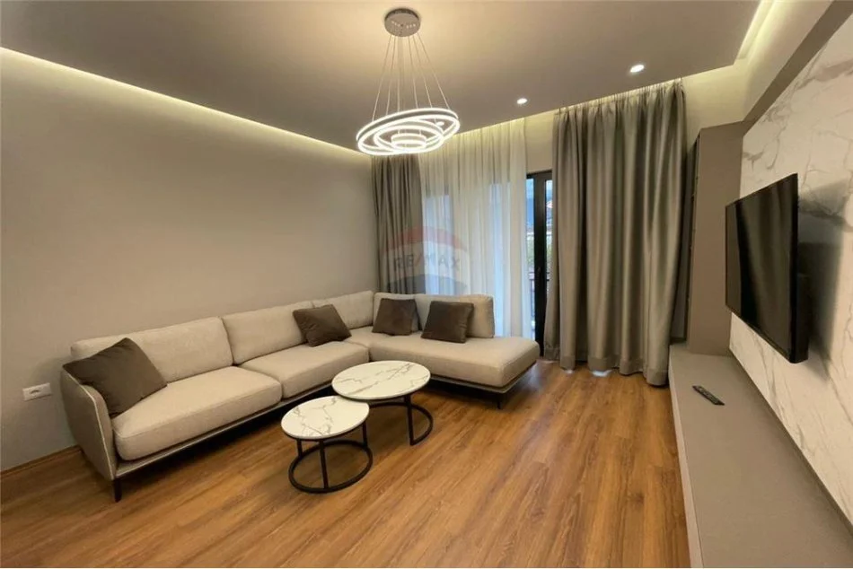 Tirane, jepet me qera apartament 2+1 Kati 2, 108 m² 800 € (Rruga e Dibres Farmacia 10)