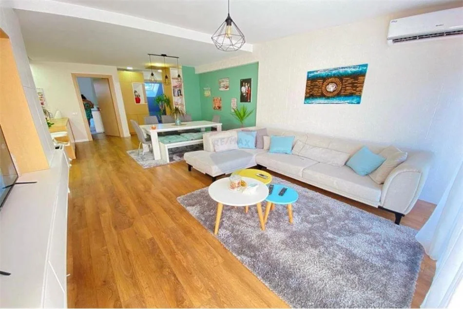 Tirane, jepet me qera apartament 2+1 Kati 5, 100 m² 800 € (Liqeni i Thate)