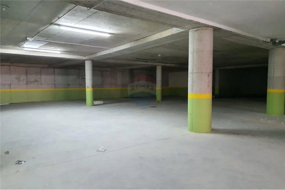 Tirane, jepet me qera apartament 2+1 Kati 5, 82 m² 800 € (Kopshti Botanik)