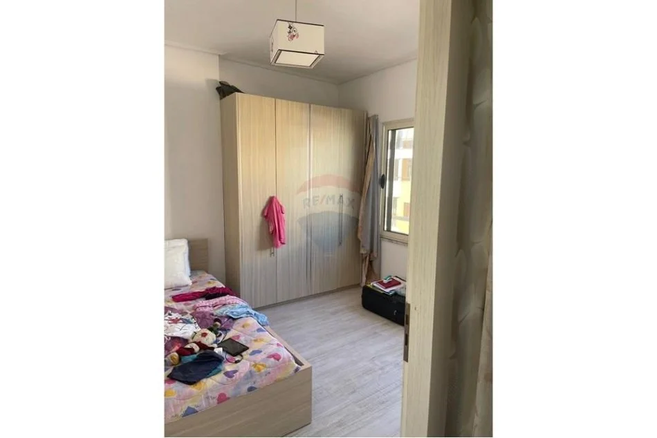 Tirane, jepet me qera 2+1+Ballkon , 450 € (bulevardi Migjeni)