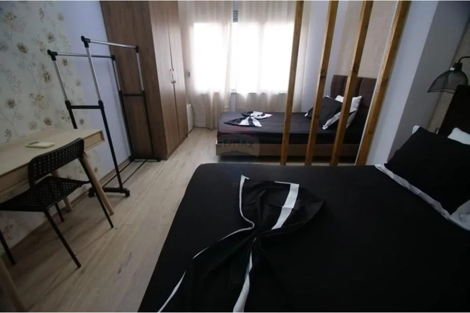 Tirane, jepet me qera apartament 1+1 Kati 3, 64 m² 600 € (Apartament 1+1 me qera ne Qender)