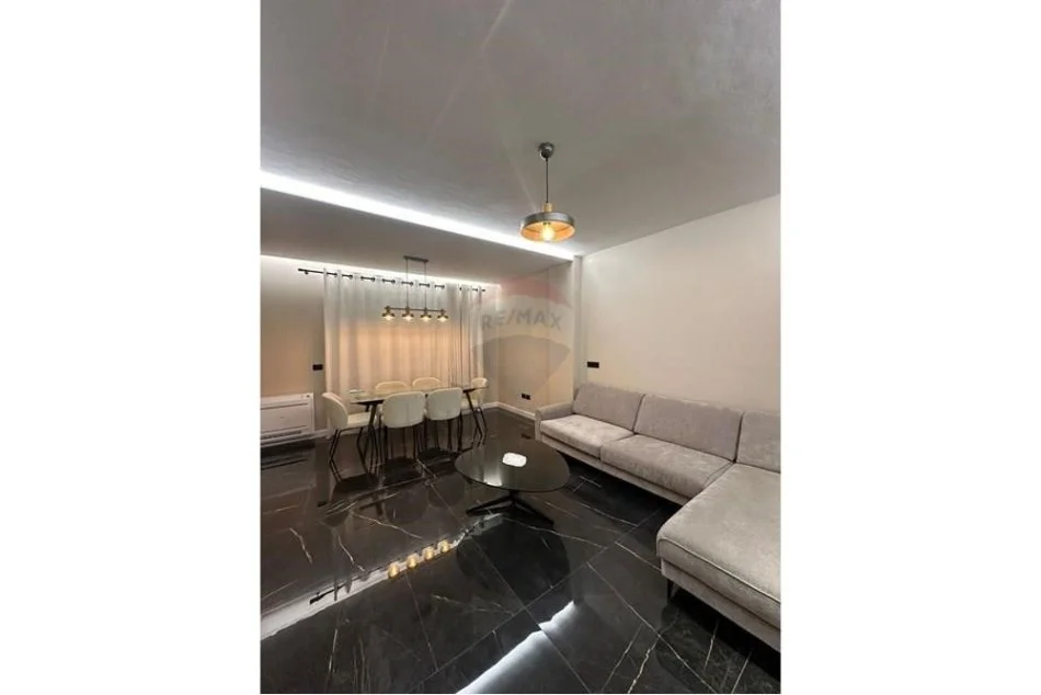 Tirane, jepet me qera apartament 1+1 , 85 m² 550 € (APARTAMENT 1+1 ME QIRA KOPSHTI ZOOLOGJIK)