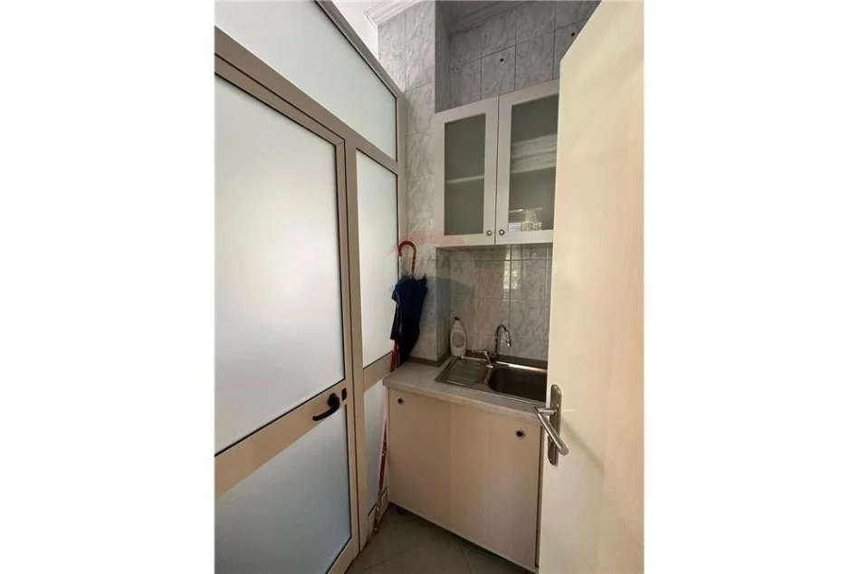 Shqiperi, jepet me qera zyre Kati 2, 80 m² 1.250 € (Ish Ekspozita)