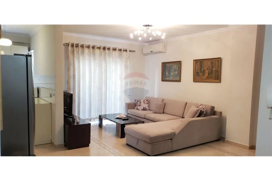 Tirane, jepet me qera apartament 2+1 Kati 4, 110 m² 850 € (Liceu Artistik)