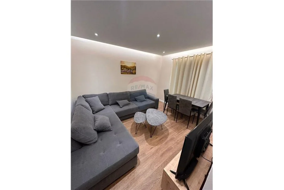 Shqiperi, jepet me qera apartament 2+1 Kati 2, 70 m² 650 € (Blloku i Ambasadave)