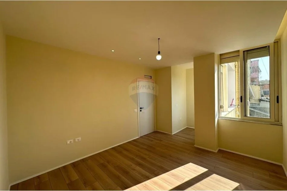 Tirane, shitet 1+1 Kati 9, 59 m² 125.000 € (Rruga Kavajes)