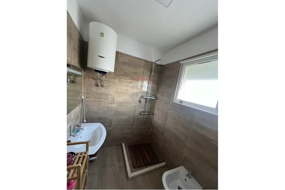 Tirane, jepet me qera 2+1+Ballkon Kati 4, 90 m² 700 € (Kompleksi Mateo, Kopshti Zoologjik)