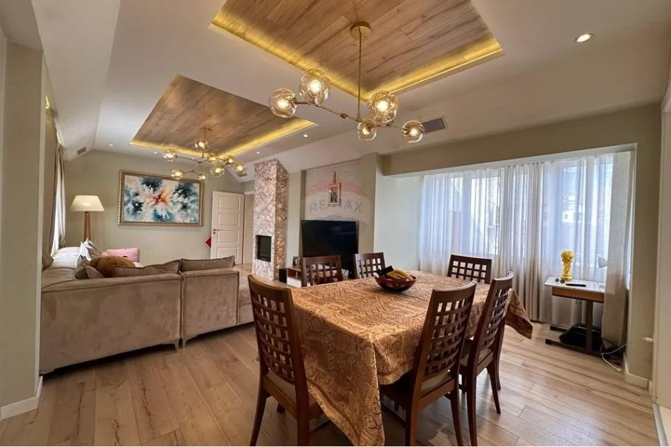 Tirane, jepet me qera apartament 3+1 Kati 4, 180 m² 750 € (Apartament 3+1+2 tualete+2 ballkone te Brryli)