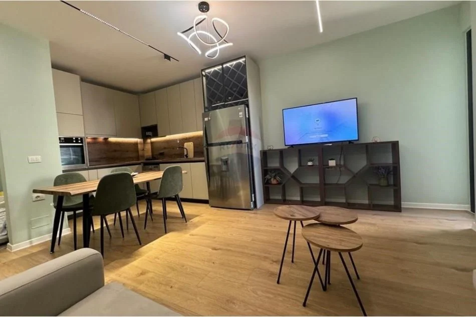 Tirane, jepet me qera apartament 2+1 Kati 3, 116 m² 700 € (Apartament 2+1+2 me qera prane Kompleksit Star)