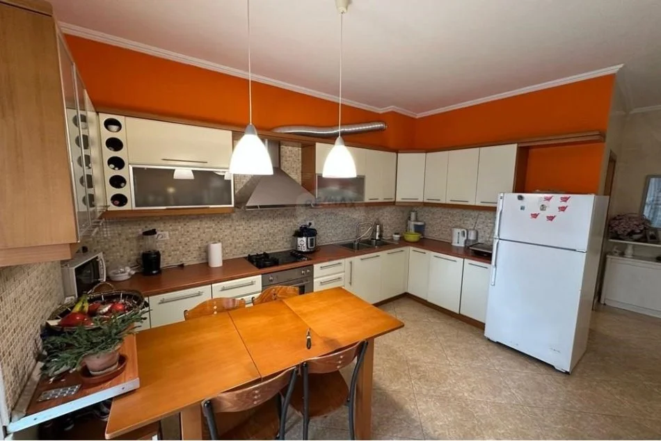 Tirane, shitet apartament 2+1 , 109 m² 225.000 € (APARTAMENT 2+1 PER SHITJE (KOMUNA PARISIT))