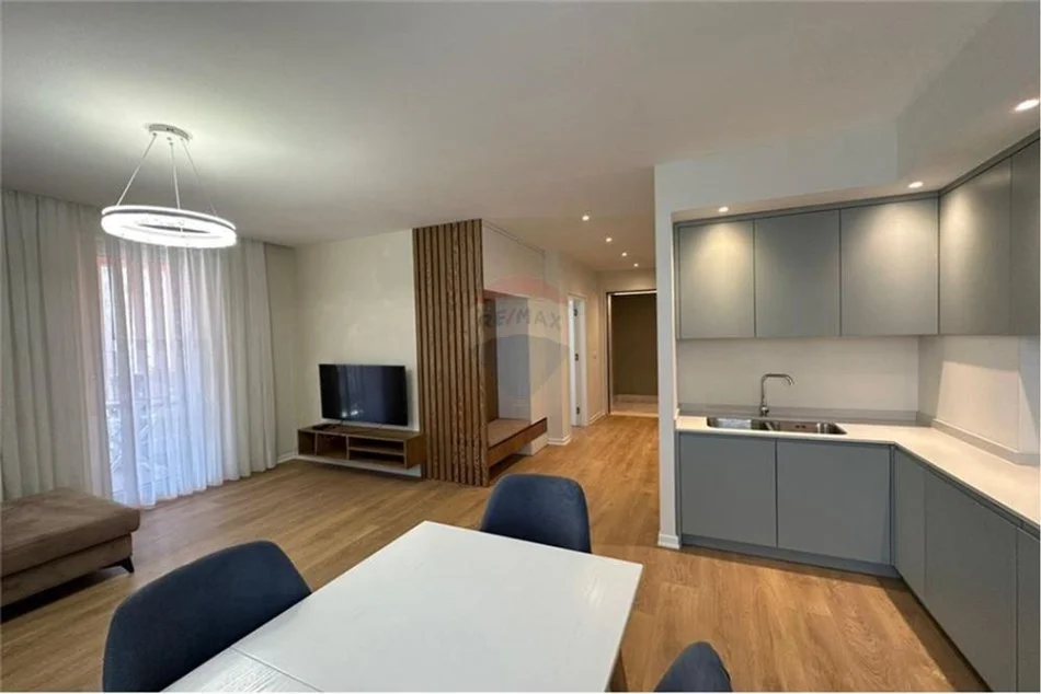 Tirane, jepet me qera apartament 1+1 Kati 5, 79 m² 700 € (Zogu i Zi,)