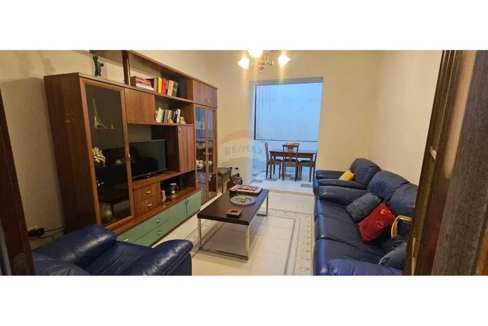 Tirane, jepet me qera apartament 2+1 Kati 3, 100 m² 800 € (Bllok)