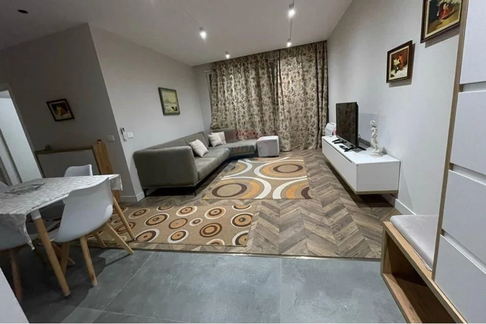 Tirane, jepet me qera apartament 2+1 Kati 8, 95 m² 700 € (Don Bosko)