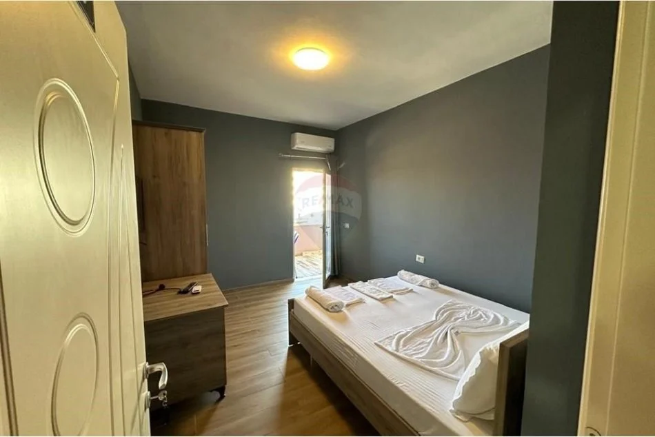 Durres, shitet apartament 4+1 Kati 3, 170 m² (SHITEN DY APARTAMENTE NE DURRES)