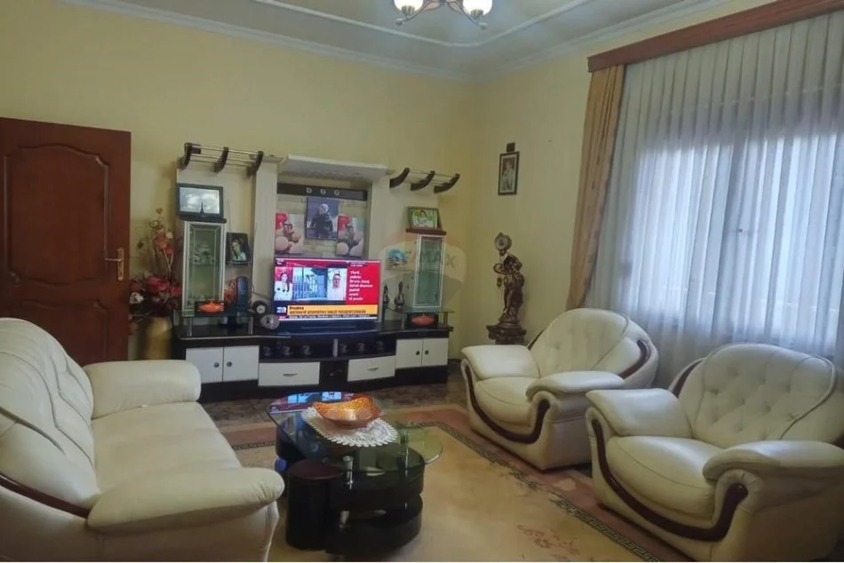 Tirane, shitet apartament 2 Katshe Kati 2, 300 m² 320.000 € (VILE DY KATE PER SHITJE NE KOMBINAT!)