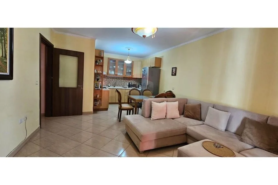 Shqiperi, jepet me qera apartament 1+1+Aneks+Ballkon Kati 6, 70 m² 500 € (Treni - Bulevardi i Ri)