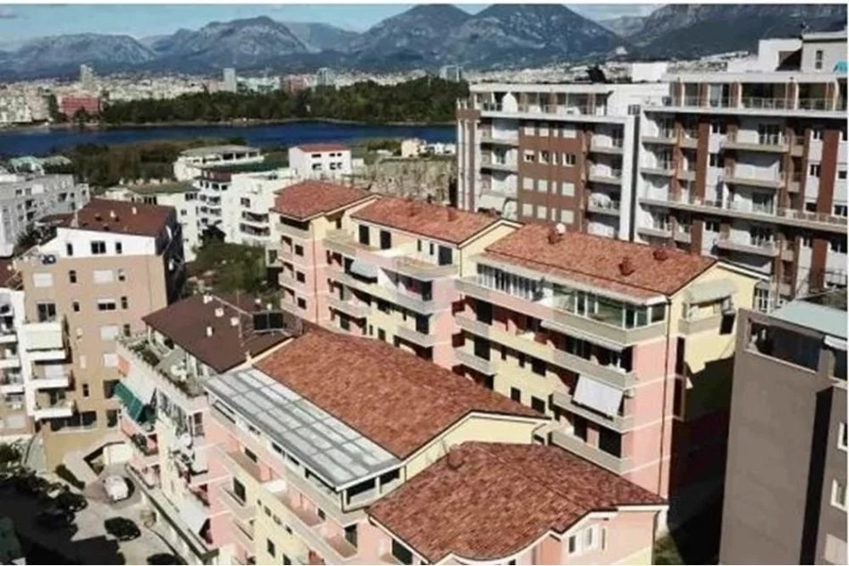 Tirane, jepet me qera apartament 2+1 Kati 1, 112 m² 500 € (Liqeni i Thatë)