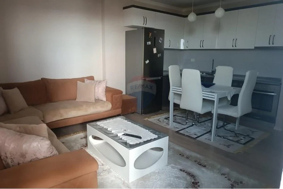 Tirane, jepet me qera apartament 2+1 , 110 m² 600 € (5maj)