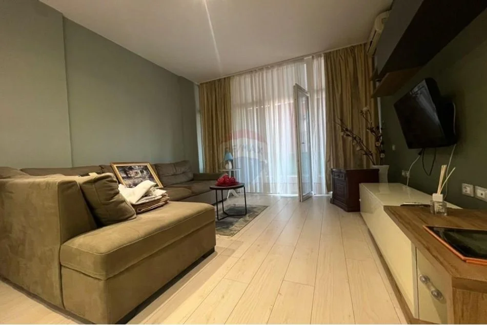 Tirane, jepet me qera apartament 2+1 Kati 2, 110 m² 750 € (Rruga e Elbasanit)