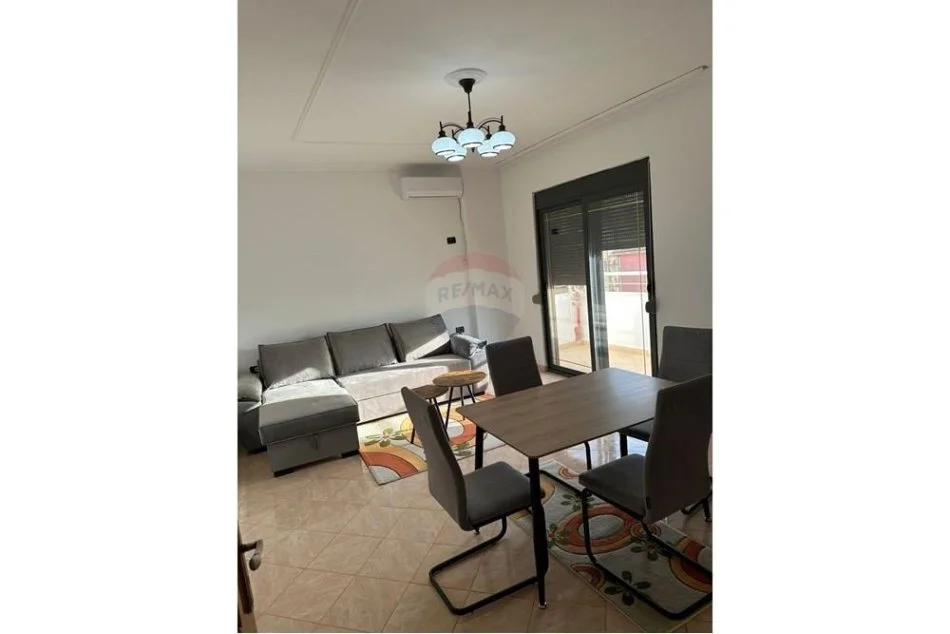 Tirane, jepet me qera apartament 2+1 , 80 m² 550 € (Laprakë,)