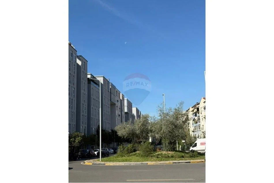 Tirane, shitet apartament 1+1+Aneks+Ballkon Kati 10, 65 m² 165.000 € (komuna e parisit)