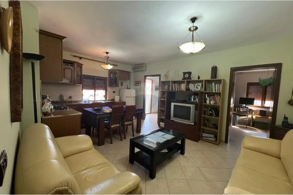 Tirane, shitet apartament 3+1 Kati 5, 80 m² 105.000 € (Brryli - Rruga Bardhyl,)