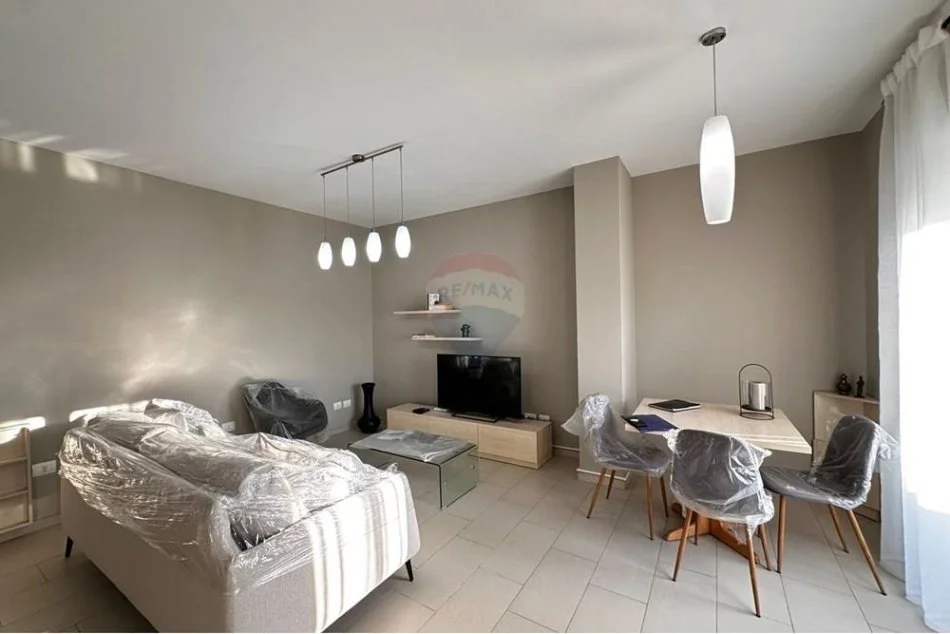 Tirane, jepet me qera apartament 1+1 Kati 5, 85 m² 800 € (Myslym Shyri,)