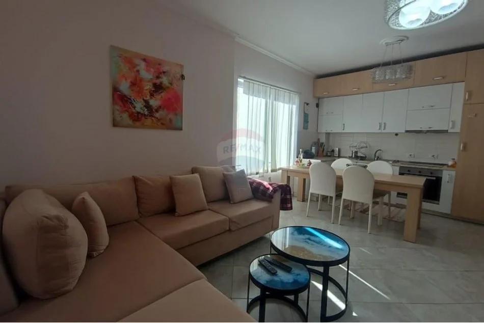 Tirane, jepet me qera apartament 1+1 Kati 2, 88 m² 380 € (Fresku)