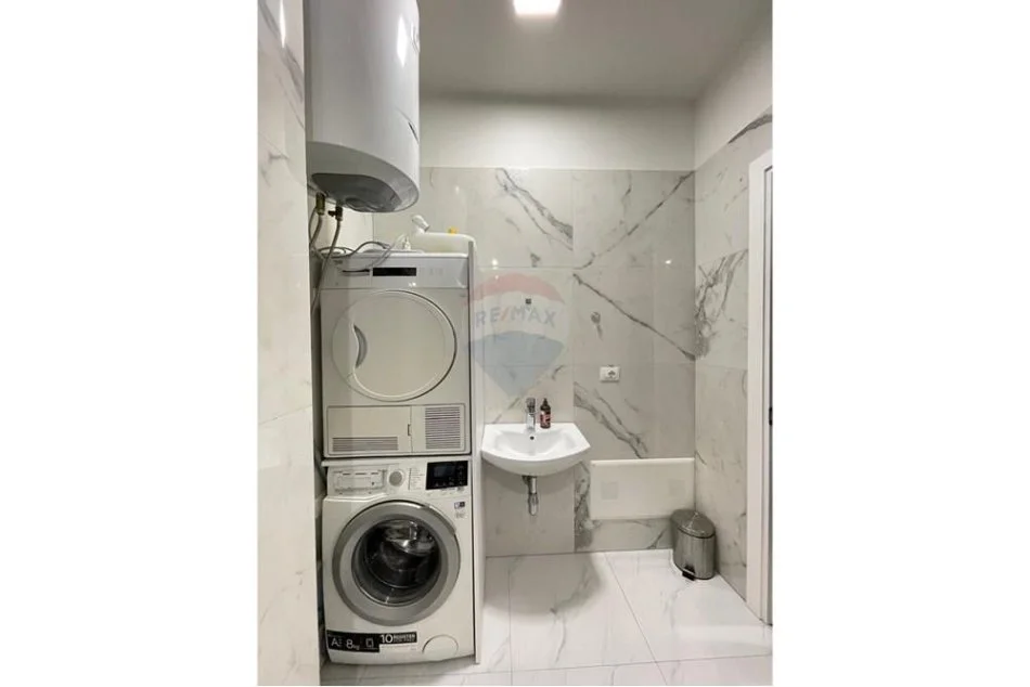 Tirane, jepet me qera 2+1+Ballkon Kati 6, 90 m² 1.400 € (Rruga e Kosovareve)