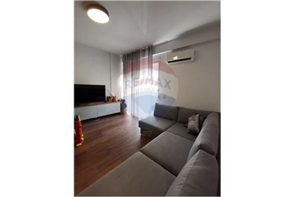 Tirane, shitet apartament 1+1 Kati 5, 75 m² 166.300 € (21 Dhjetori)