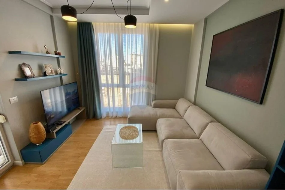 Tirane, jepet me qera apartament 1+1+Aneks+Ballkon Kati 4, 65 m² 700 € (21 Dhjetori,)