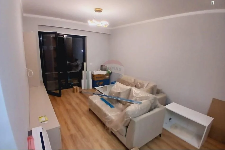 Tirane, jepet me qera apartament 2+1 Kati 4, 90 m² 650 € (Karl Gega - Treni - Bulevardi i Ri)